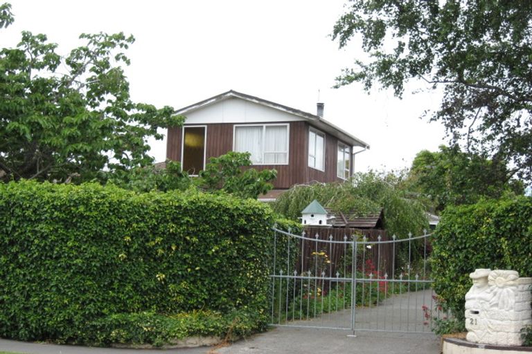 Photo of property in 21 Greendale Avenue, Avonhead, Christchurch, 8042