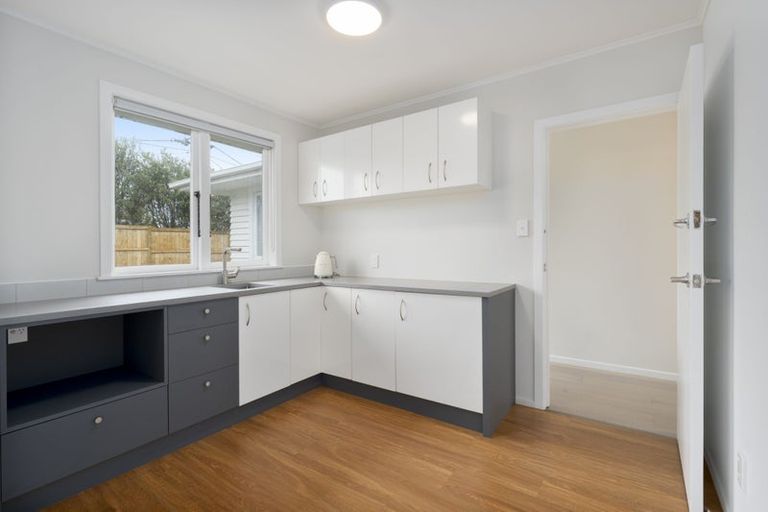 Photo of property in 37 Chorley Avenue, Massey, Auckland, 0614