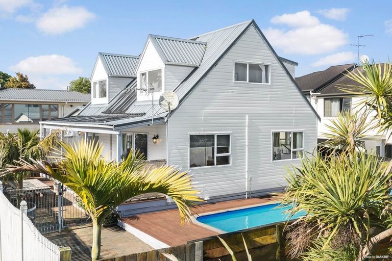 Photo of property in 2/494 East Coast Road, Windsor Park, Auckland, 0630