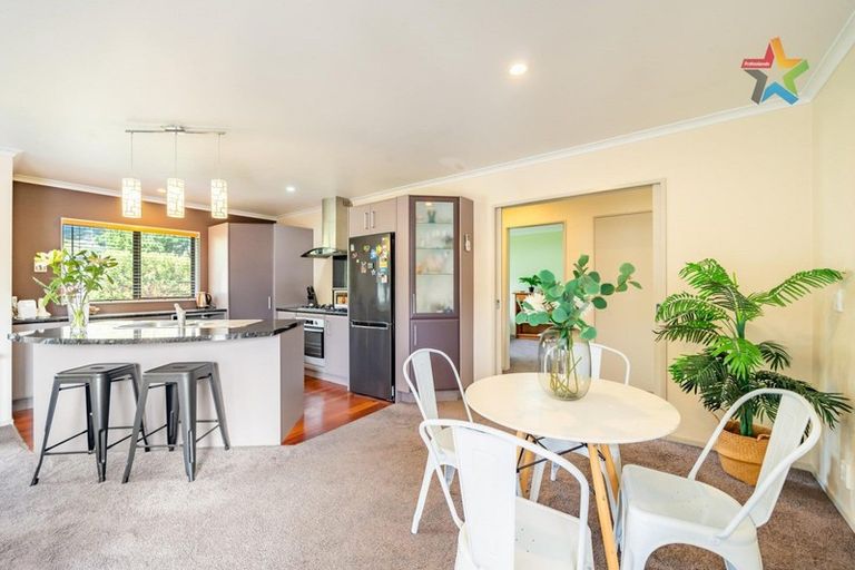 Photo of property in 5 Maru Street, Stokes Valley, Lower Hutt, 5019