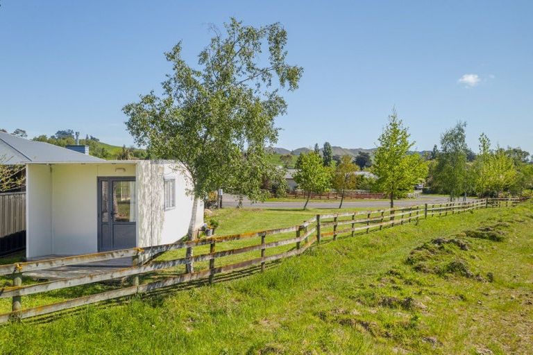Photo of property in 8 Parkland Drive, Waipawa, 4210