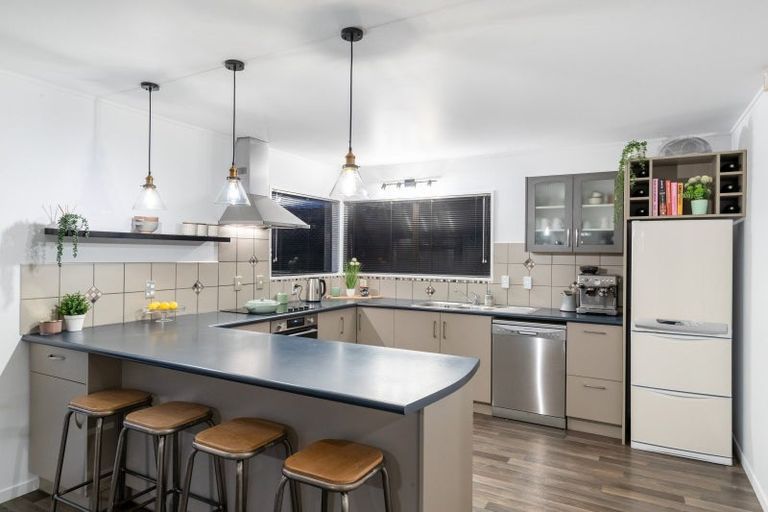 Photo of property in 11 Johnswood Grove, Clouston Park, Upper Hutt, 5018