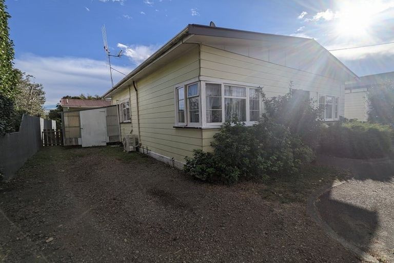 Photo of property in 37 Mako Mako Road, Levin, 5510