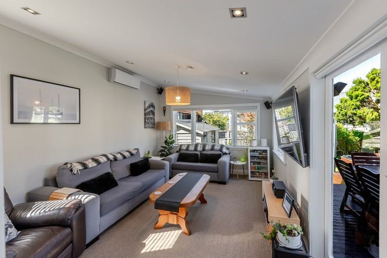 Photo of property in 9 Wha Street, Lyall Bay, Wellington, 6022
