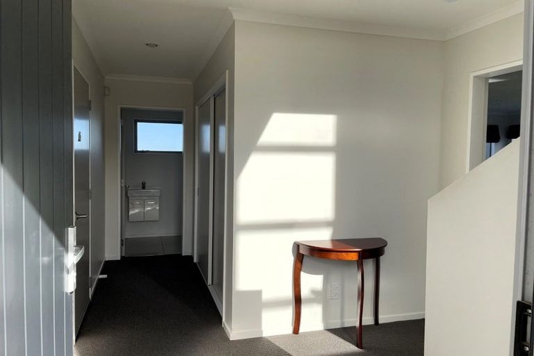 Photo of property in 28 Havana Rise, Grenada Village, Wellington, 6037