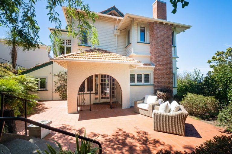 Photo of property in 8 Cobden Road, Bluff Hill, Napier, 4110