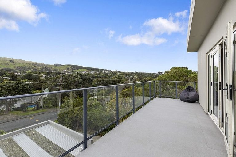 Photo of property in 32 Rawhiti Road, Pukerua Bay, 5026