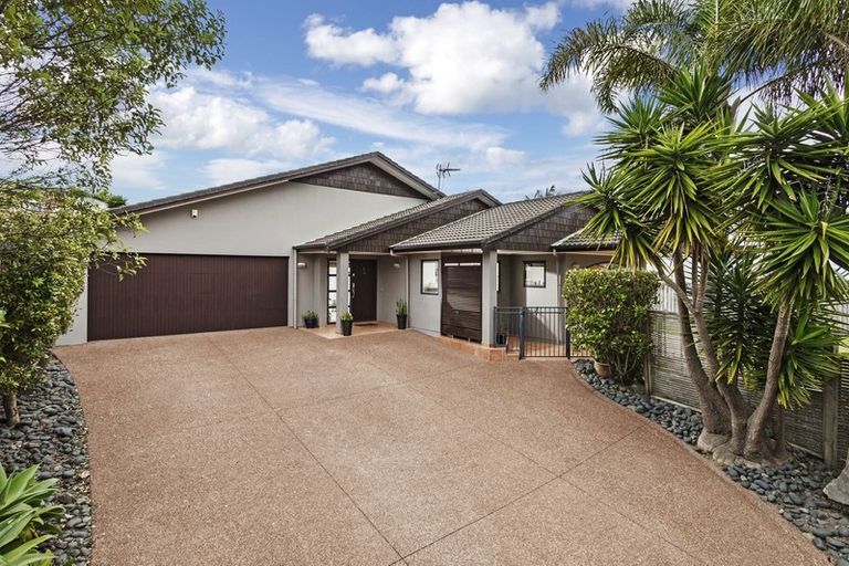 Photo of property in 21 Scarlet Oak Drive, Schnapper Rock, Auckland, 0632