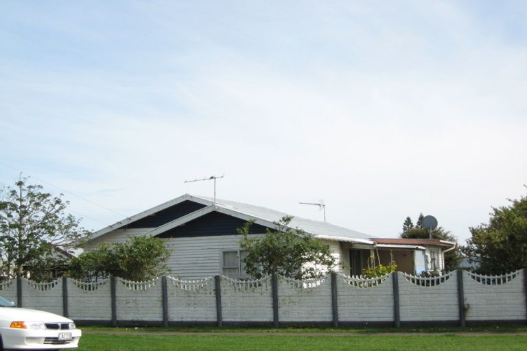 Photo of property in 24 High Street West, Waitara, 4320
