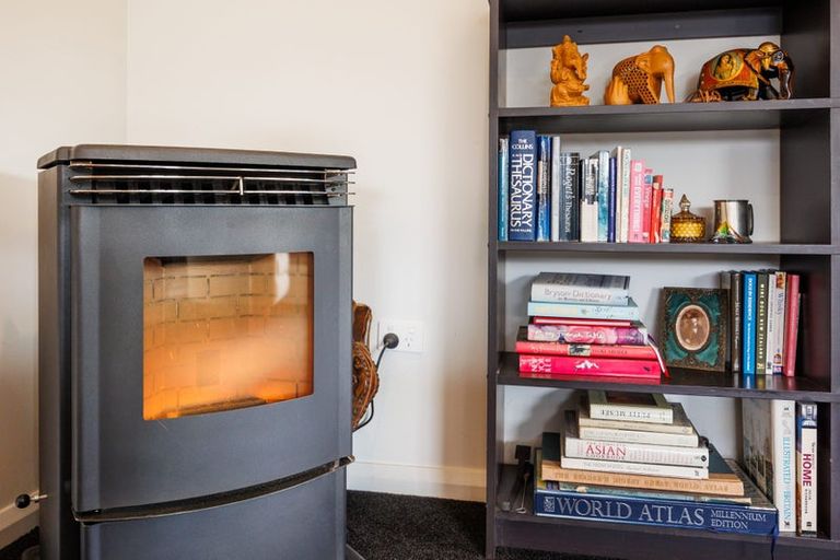 Photo of property in 42 Stewart Crescent, Hokowhitu, Palmerston North, 4410