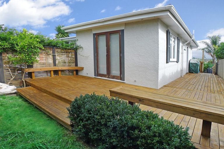 Photo of property in 1/50 Sylvan Avenue, Northcote, Auckland, 0627