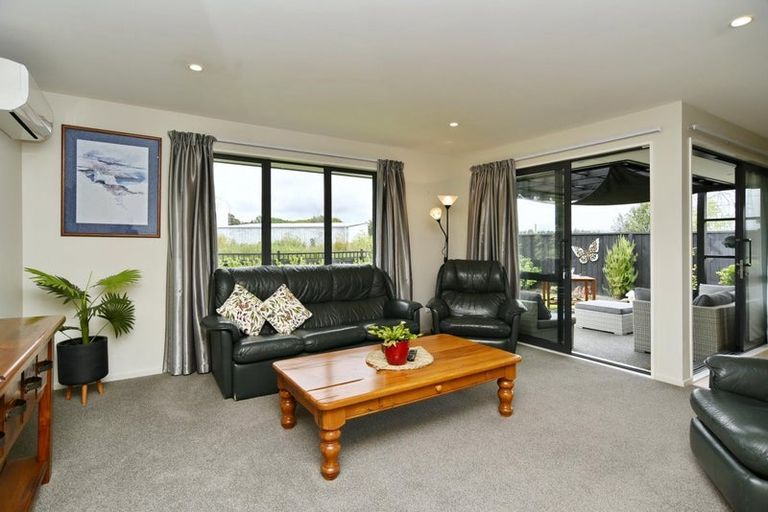 Photo of property in 2 Stratford (pvt) Way, Rangiora, 7400