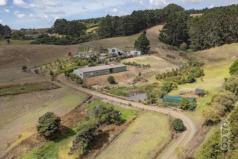 Photo of property in 231 Taiapa Road, Muriwai, Waimauku, 0881