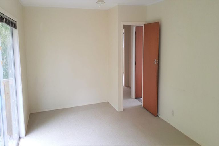 Photo of property in 2/31 Camelot Place, Glenfield, Auckland, 0629