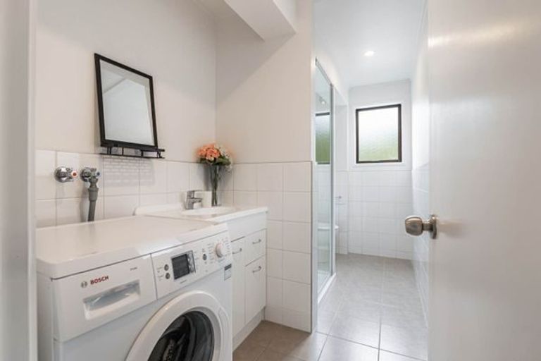 Photo of property in 21 Homewood Place, Chatswood, Auckland, 0626
