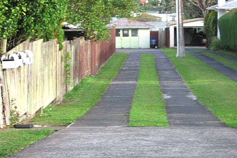 Photo of property in 1/9 Coniston Avenue, Te Atatu South, Auckland, 0610