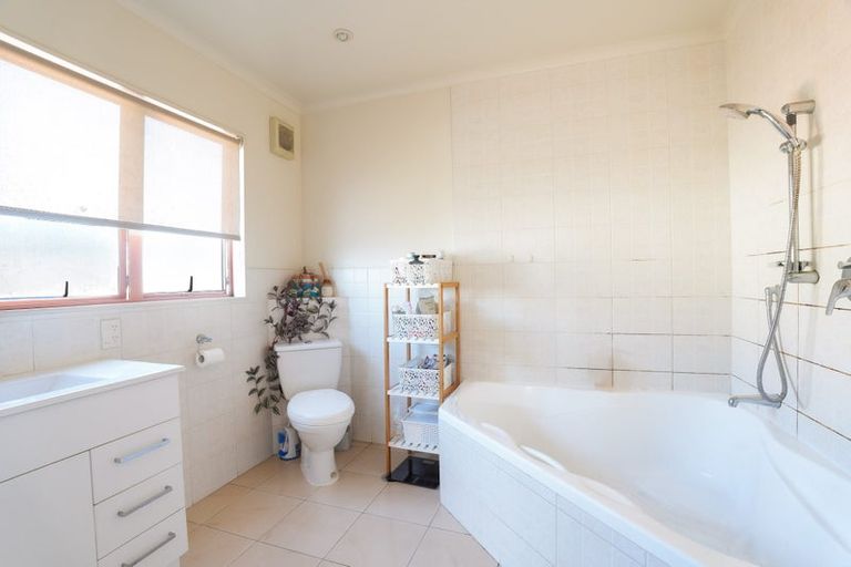 Photo of property in 66d Waimumu Road, Massey, Auckland, 0614