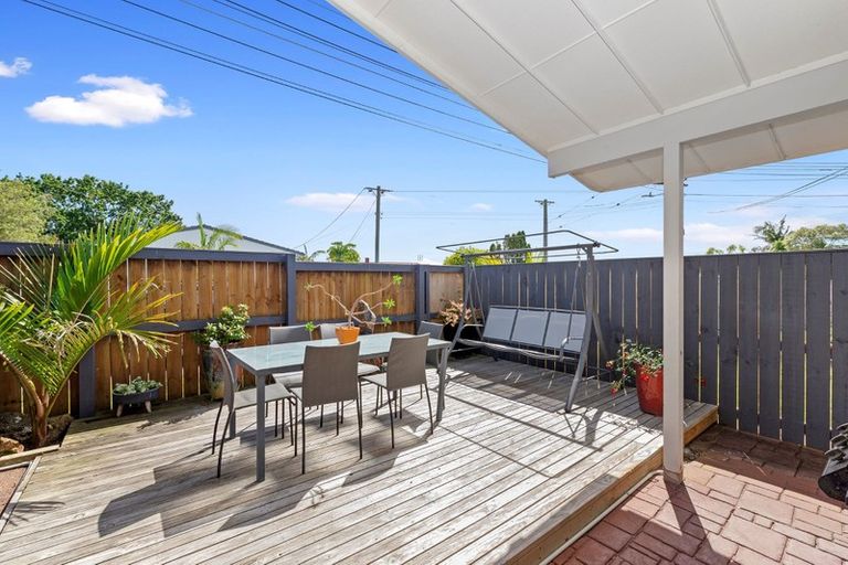 Photo of property in 97 Tiroroa Avenue, Te Atatu South, Auckland, 0610