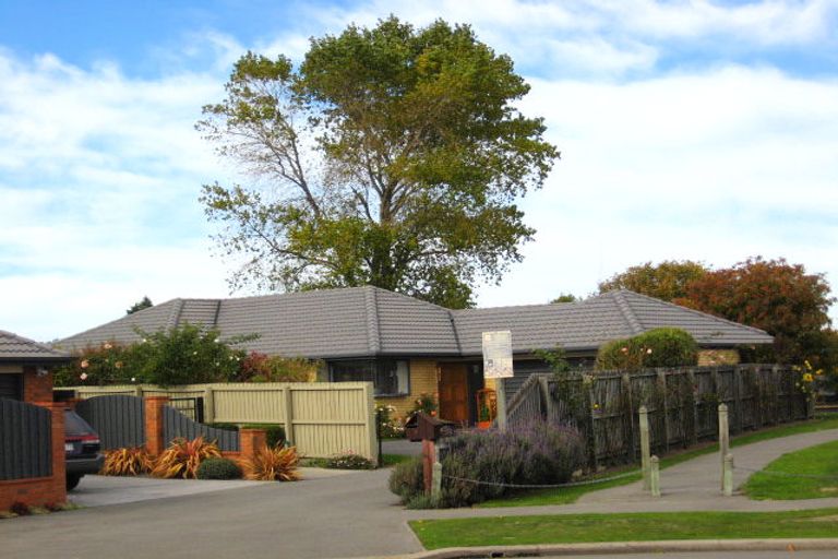 Photo of property in 8 Kumai Place, Sockburn, Christchurch, 8042