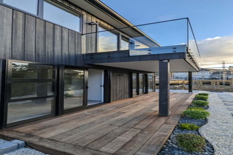 Photo of property in 8 Henry Blyth Lane, Greenhithe, Auckland, 0632