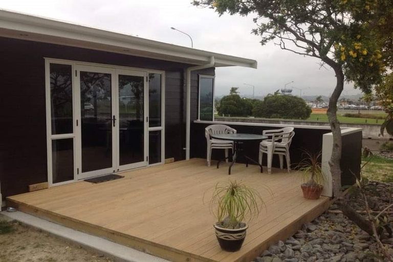 Photo of property in 35 Pukeko Place, Westshore, Napier, 4110