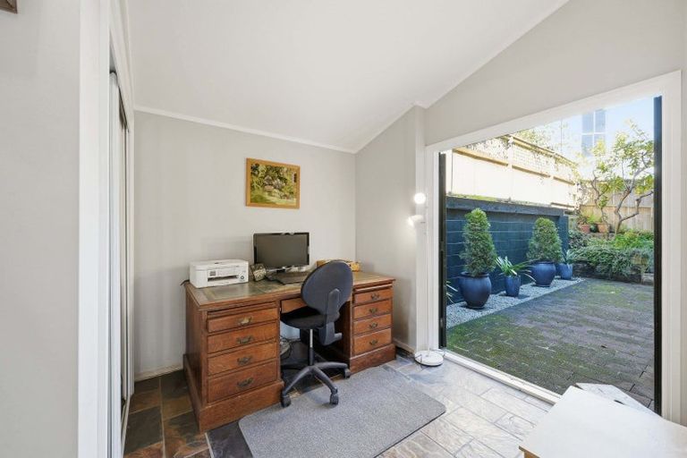 Photo of property in 2/32 Albert Road, Devonport, Auckland, 0624