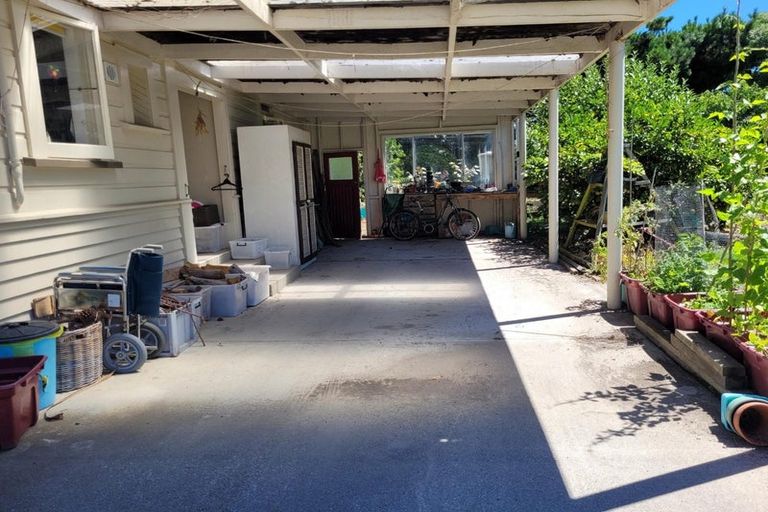 Photo of property in 52 Kitchener Street, Martinborough, 5711