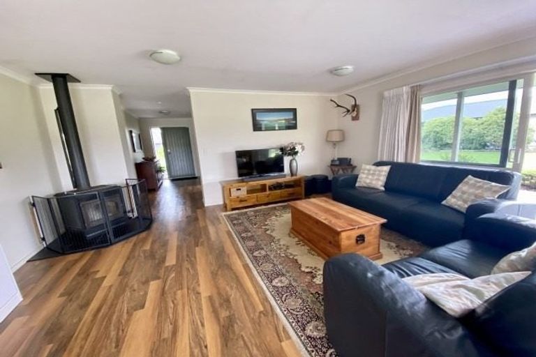 Photo of property in 4 Camellia Lane, Carterton, 5713