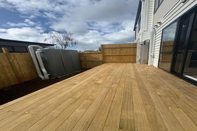 Photo of property in 44 Challen Close, Conifer Grove, Takanini, 2112