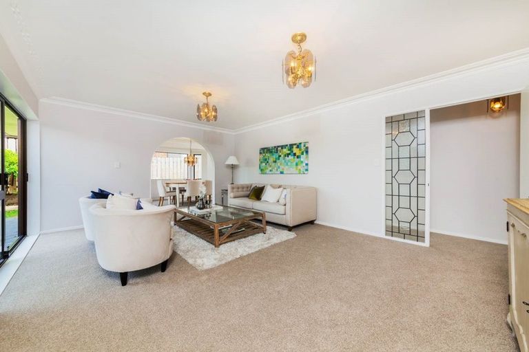 Photo of property in 84 Mirrabooka Avenue, Botany Downs, Auckland, 2010