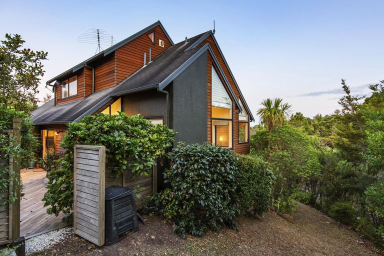 Photo of property in 27 Homewood Place, Chatswood, Auckland, 0626