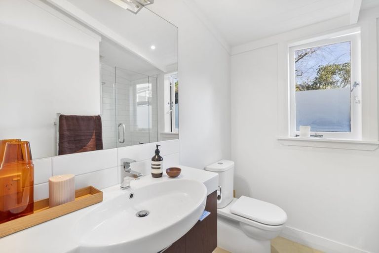Photo of property in 22 Seacombe Road, Point Chevalier, Auckland, 1022