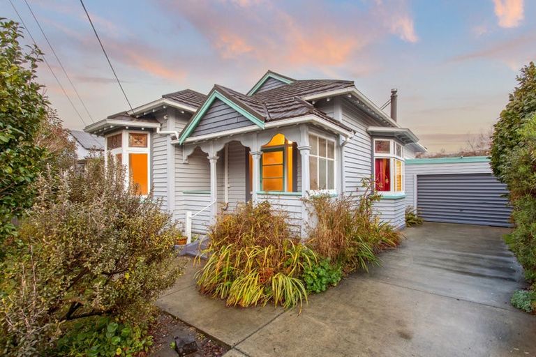 Photo of property in 18 Sandwich Road, Beckenham, Christchurch, 8023