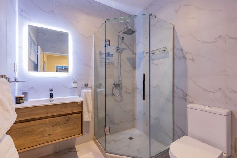 Photo of property in 9 Ropere Street, Kumeu, 0810