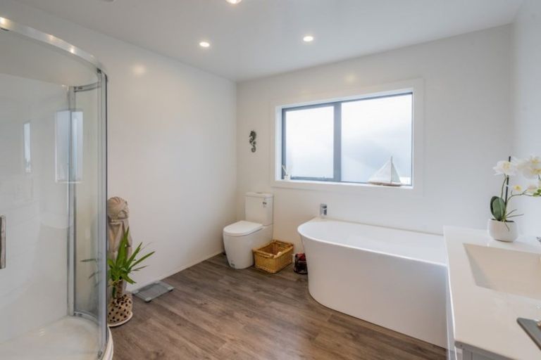 Photo of property in 53 Waipunahau Road, Waikanae, 5036