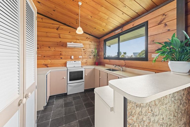 Photo of property in 2 Desmond Place, Bell Block, New Plymouth, 4312