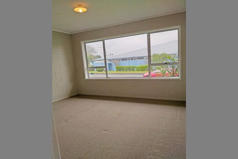 Photo of property in 466 Swanson Road, Ranui, Auckland, 0612