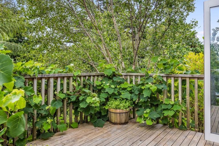 Photo of property in 60 Taylor Terrace, Tawa, Wellington, 5028