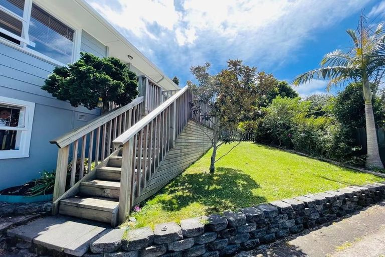 Photo of property in 1/5 Mchardy Place, Glenfield, Auckland, 0627