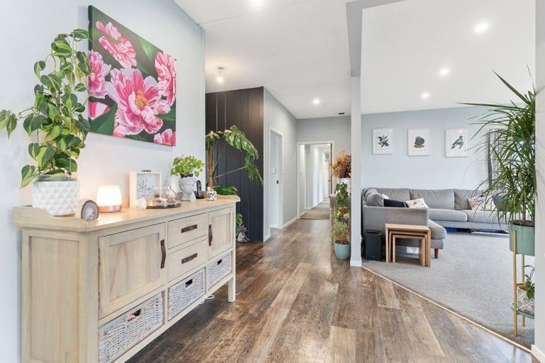 Photo of property in 7 Takahe Drive, Carterton, 5713