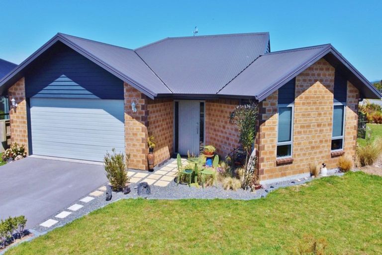 Photo of property in 17 Huka Heights Drive, Rangatira Park, Taupo, 3330