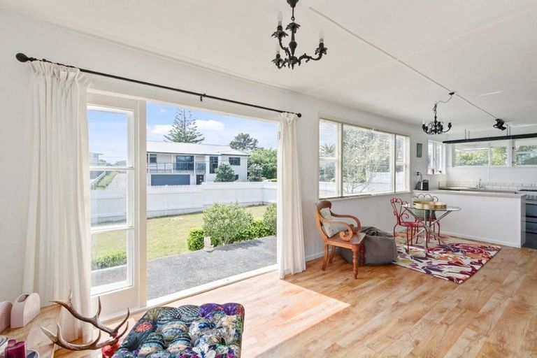 Photo of property in 6 Kaitawa Street, Waikanae Beach, Waikanae, 5036