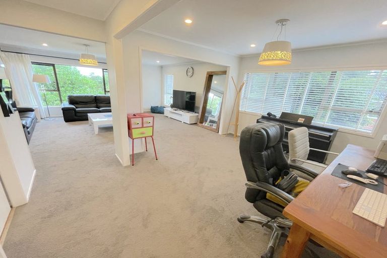 Photo of property in 47 Chatswood Grove, Chatswood, Auckland, 0626