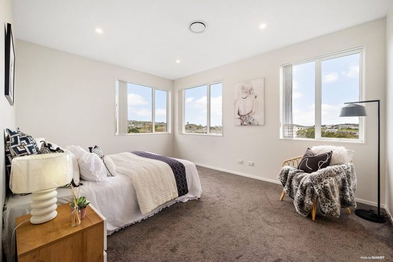 Photo of property in 10 Bine Crescent, Orewa, 0931