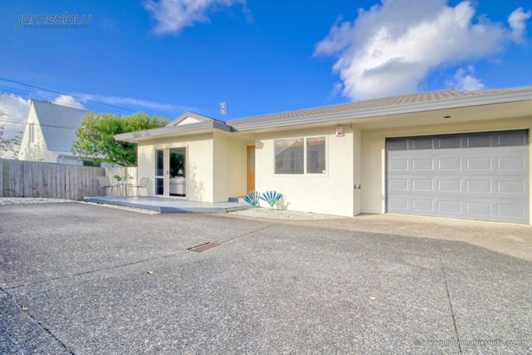 Photo of property in 13a Flanshaw Road, Te Atatu South, Auckland, 0610