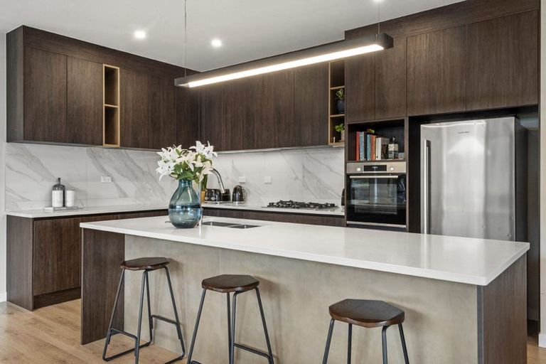 Photo of property in 11 Kahu Close, Orewa, 0931