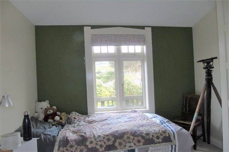 Photo of property in 12 Harland Street, Brooklyn, Wellington, 6021