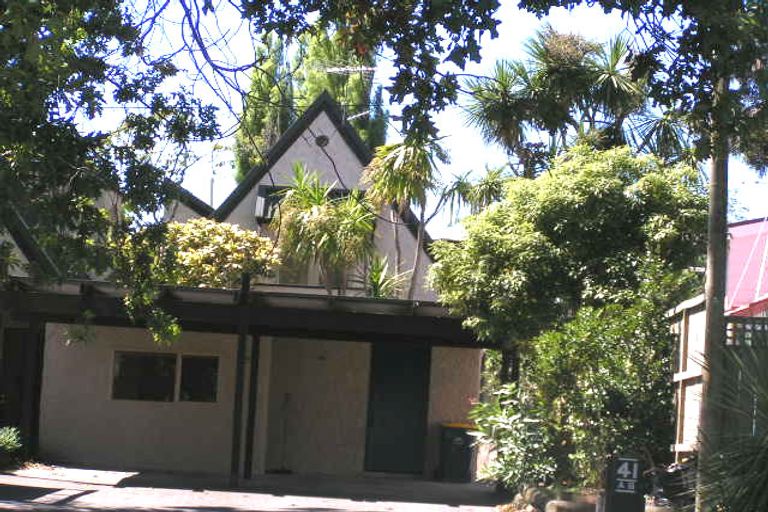 Photo of property in 1/41 Lake Road, Northcote, Auckland, 0627