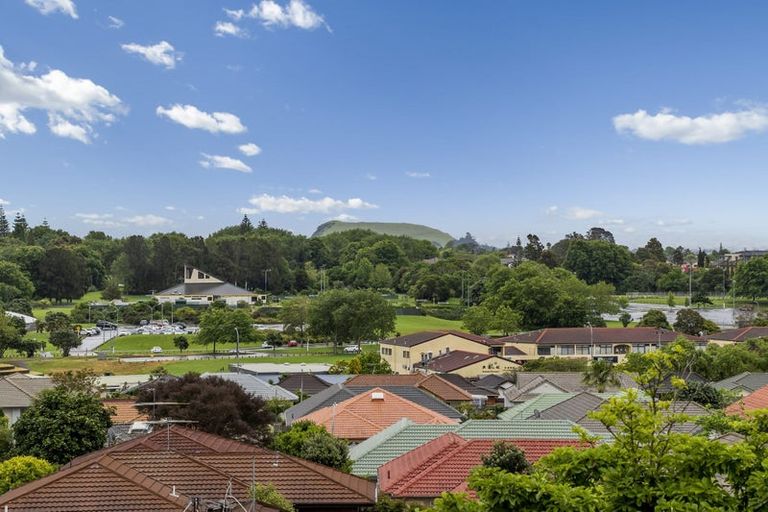 Photo of property in 75 Dalwhinnie Parade, Highland Park, Auckland, 2010