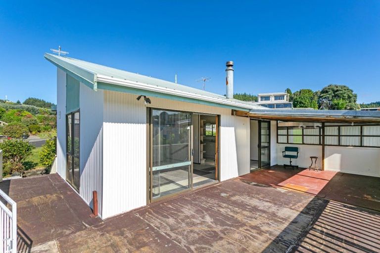Photo of property in 104 Titiro Place, Onemana, Whangamata, 3691